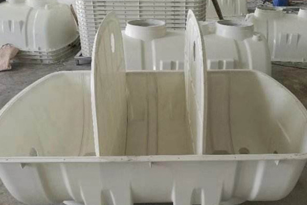 玻璃鋼模壓化糞池在搬運(yùn)和安裝的時(shí)候都要注意些什么 玻璃鋼模壓化糞池在搬運(yùn)和安裝的時(shí)候都要注意些什么